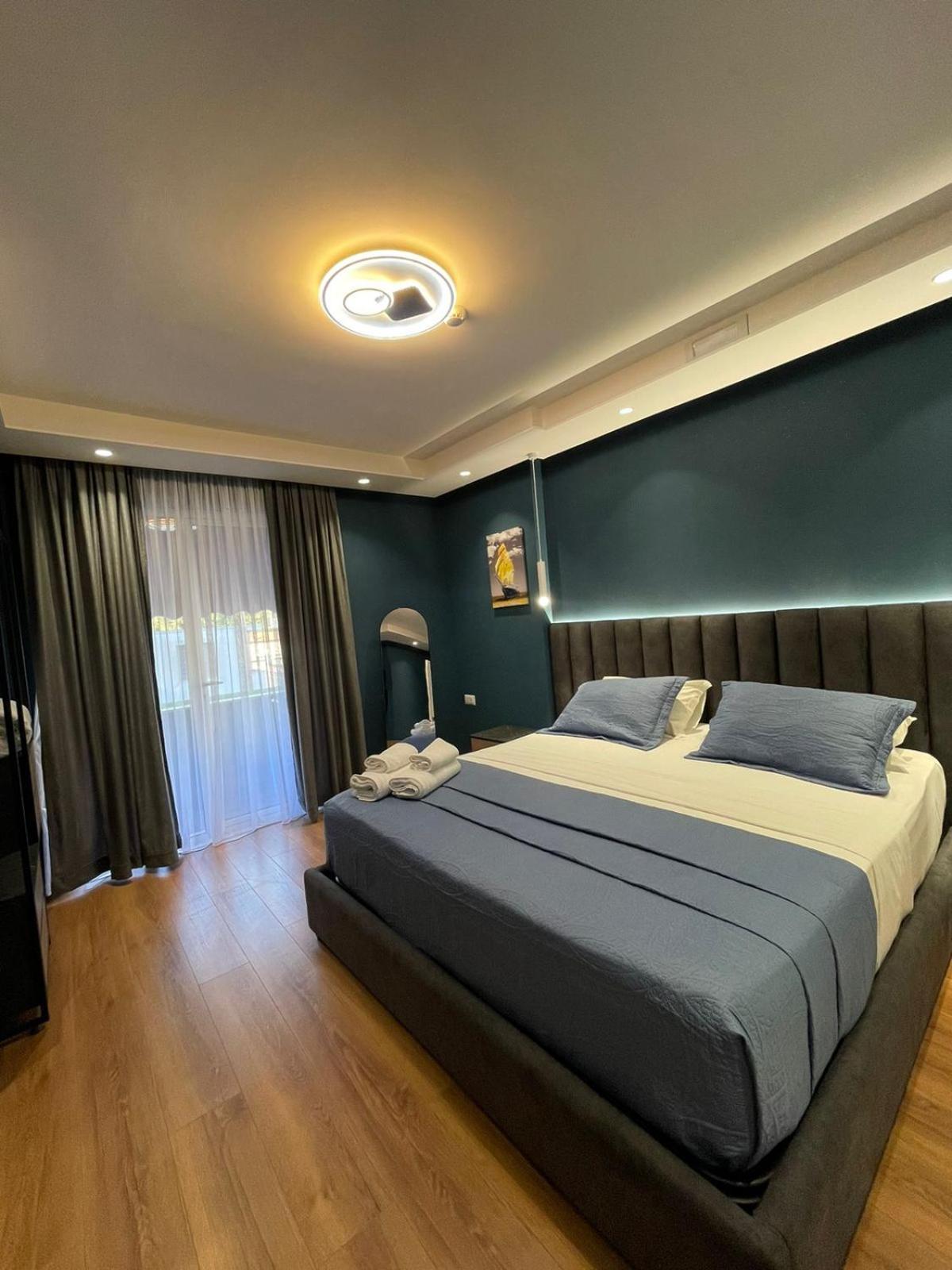 Peaky Hotel Durrës Exteriör bild