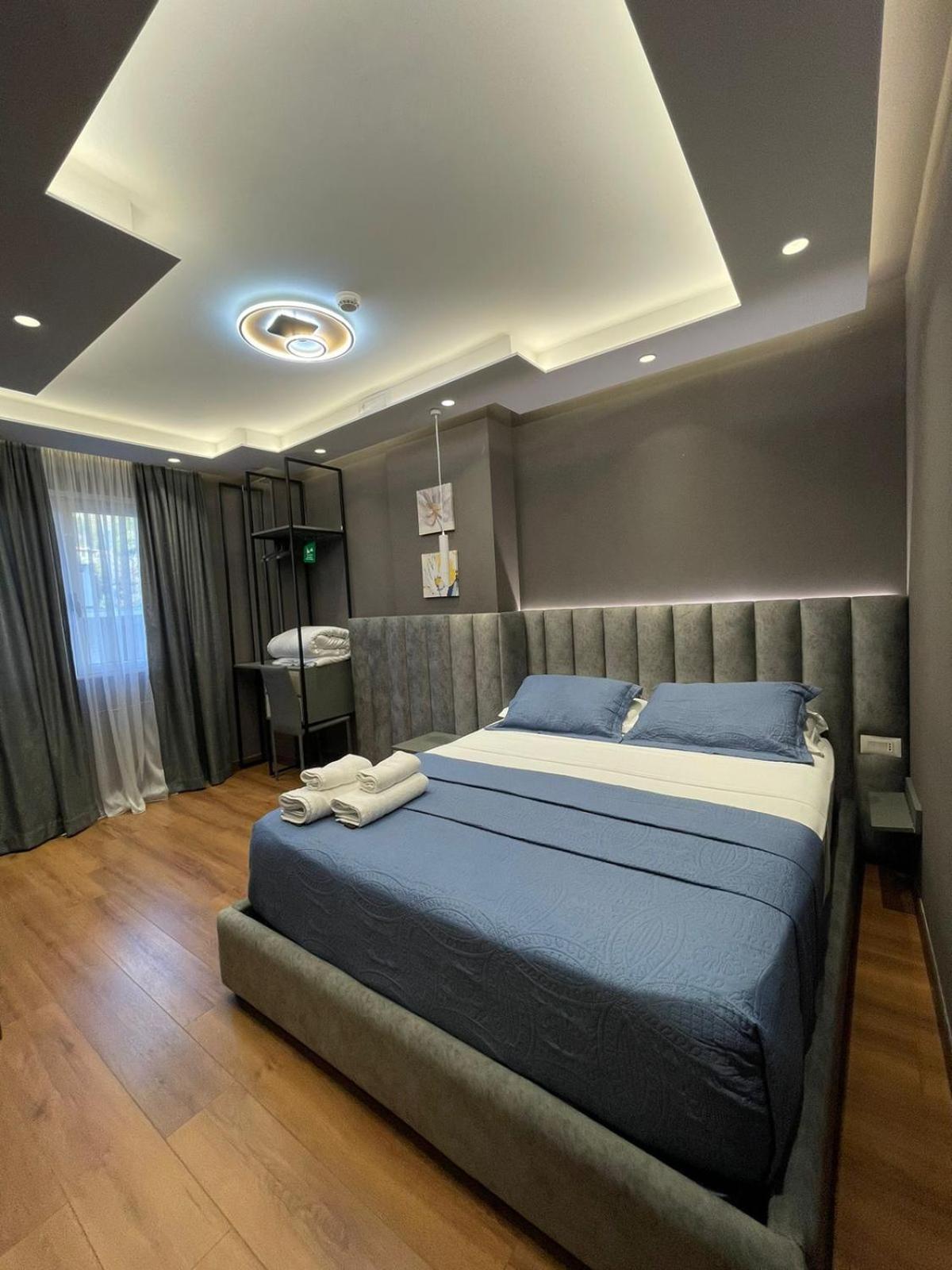 Peaky Hotel Durrës Exteriör bild