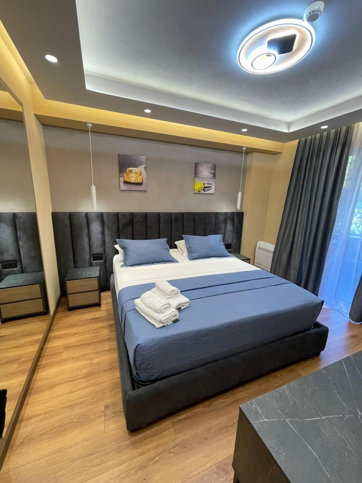 Peaky Hotel Durrës Exteriör bild