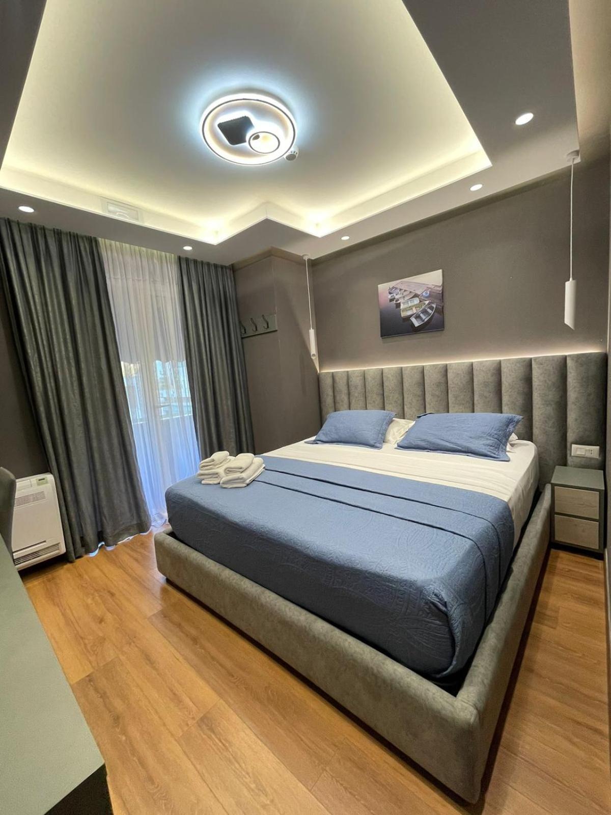 Peaky Hotel Durrës Exteriör bild