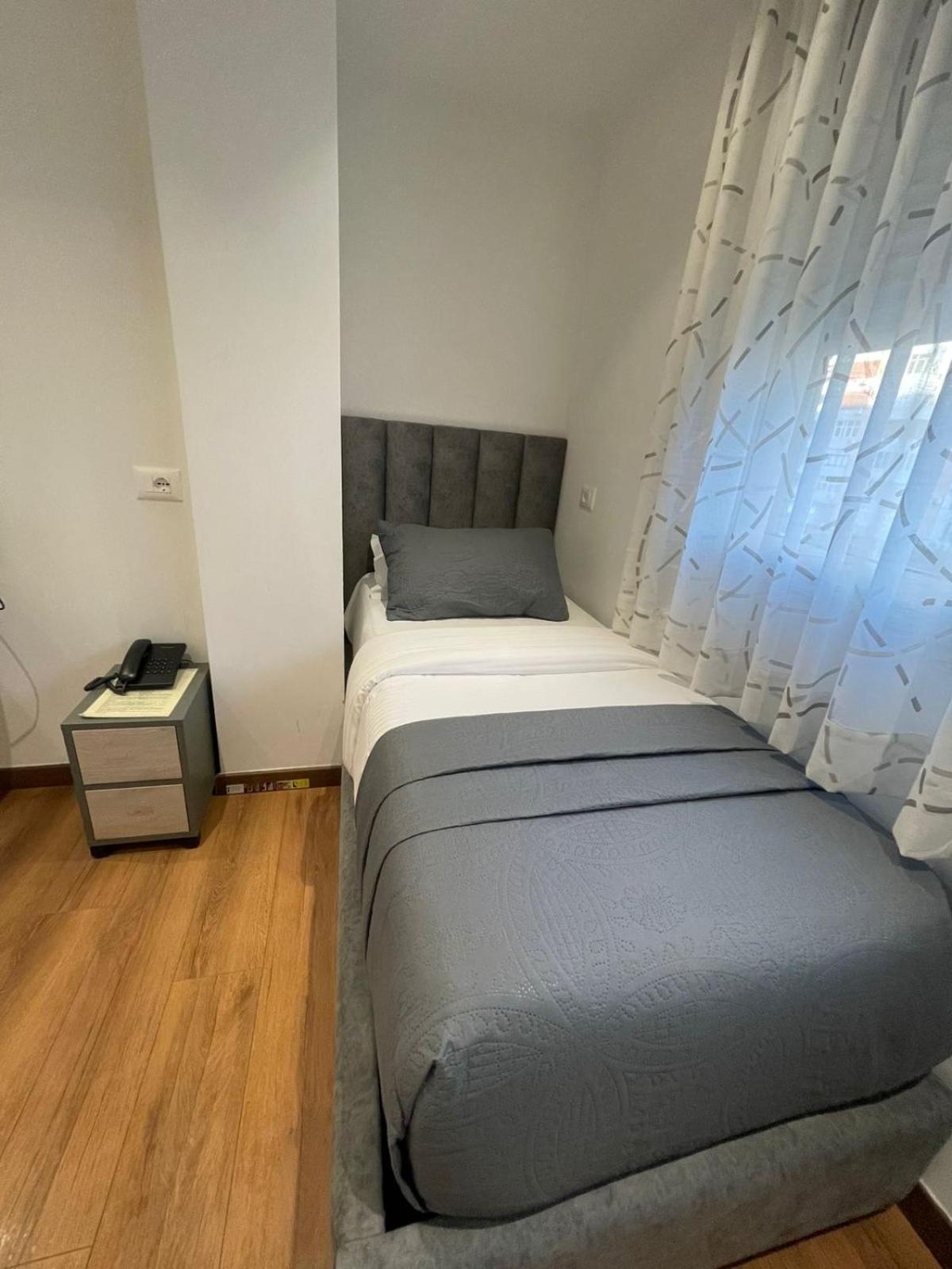 Peaky Hotel Durrës Exteriör bild