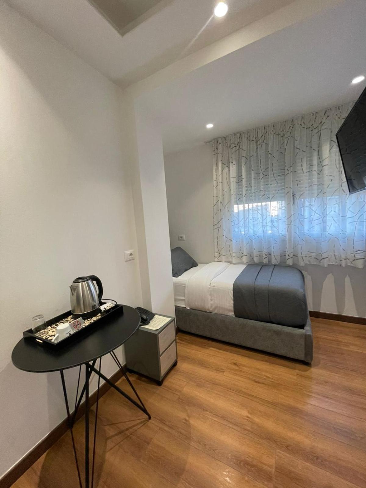 Peaky Hotel Durrës Exteriör bild