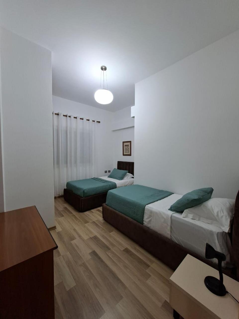 Peaky Hotel Durrës Exteriör bild