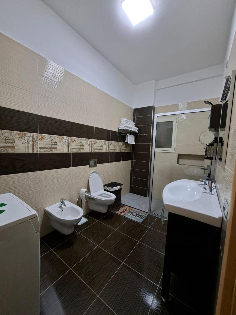 Peaky Hotel Durrës Exteriör bild