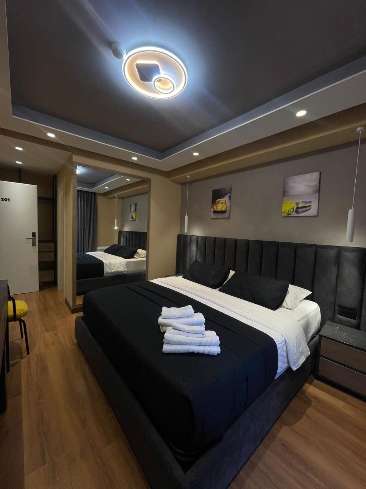 Peaky Hotel Durrës Exteriör bild