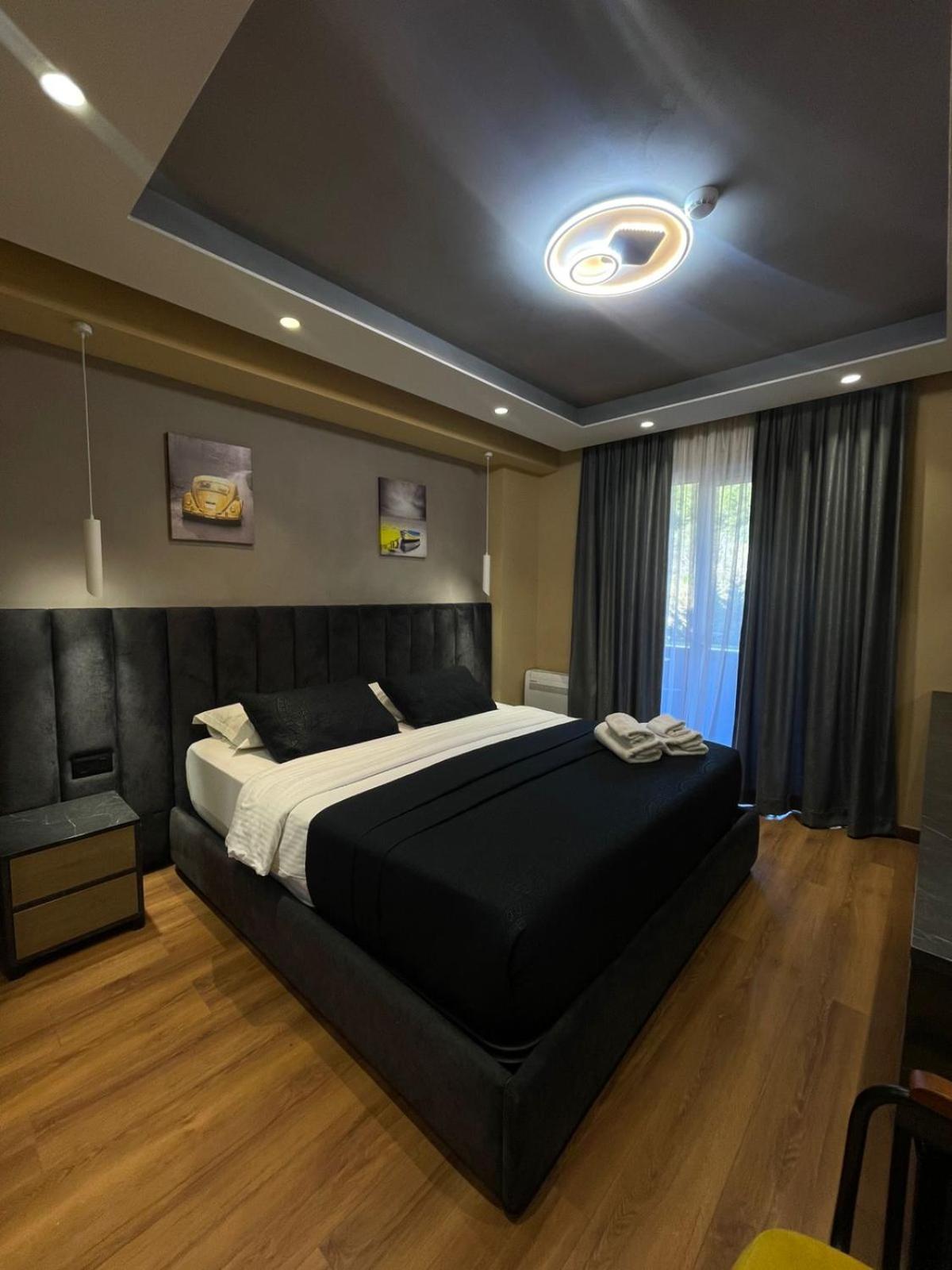 Peaky Hotel Durrës Exteriör bild